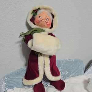 Vintage 1981 Annalee Mrs. Claus 18 inches tall.